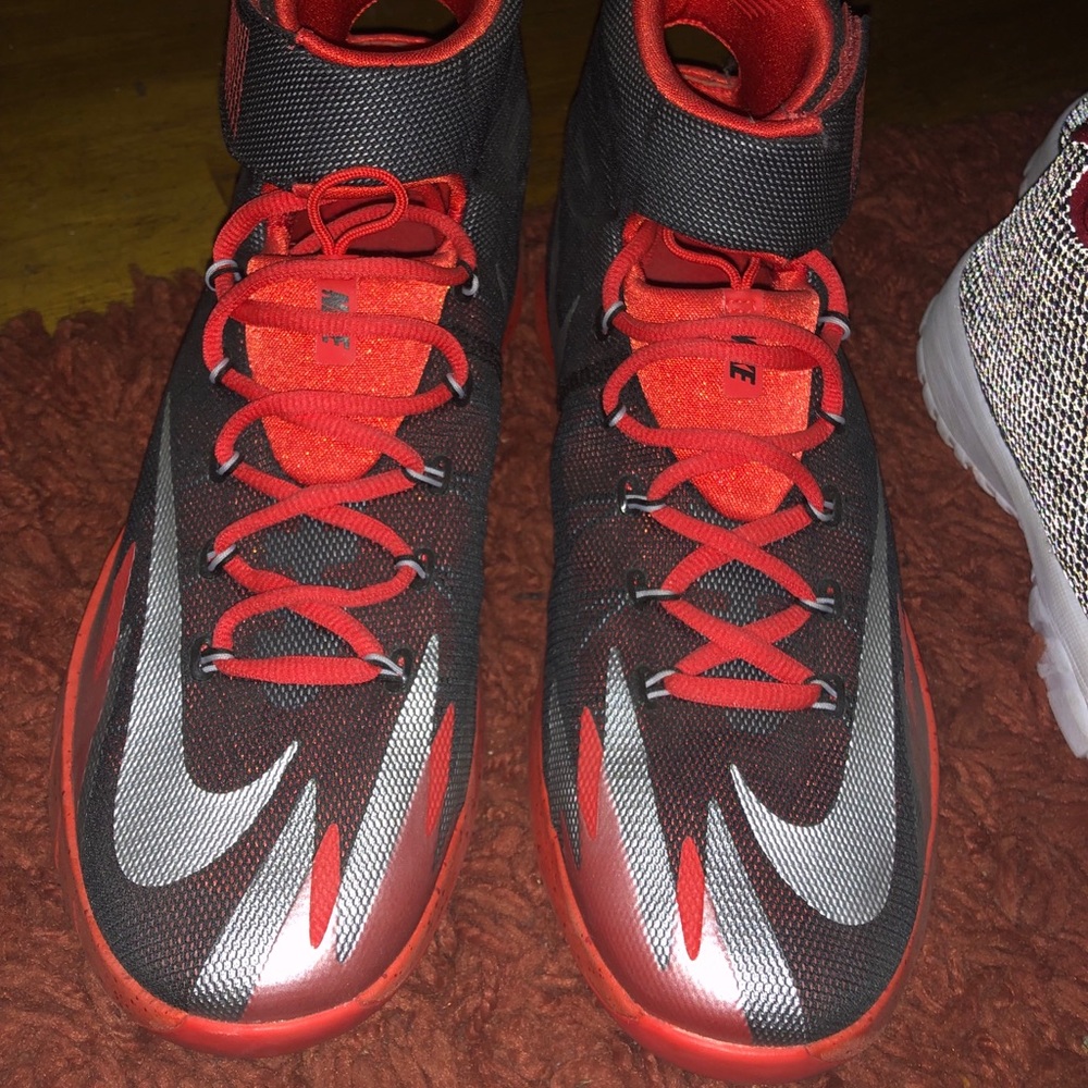 Nike Hyper Revs